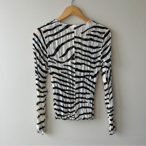 NWOT H&M Chiffon Zebra Print Top - Picture 3 of 4